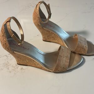 Lilly Pulitzer Elegant Tan and Gold Sandals